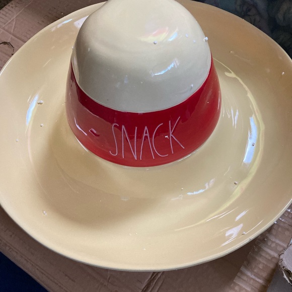 Rae Dunn SNACK Sombrero Chip & Dip Tray - Picture 1 of 2